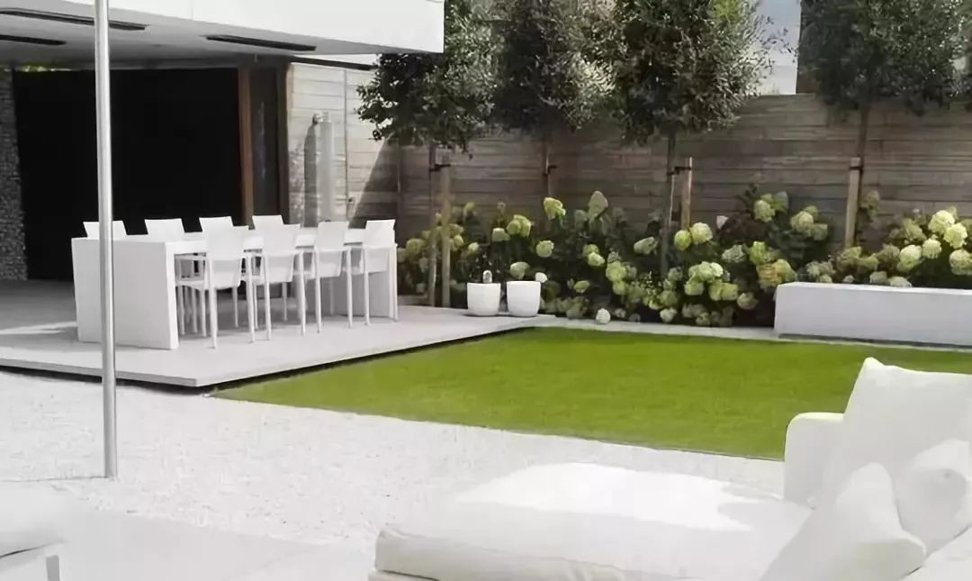 庭院草坪養(yǎng)護(hù)的7個(gè)常用小技巧，簡(jiǎn)單省事！